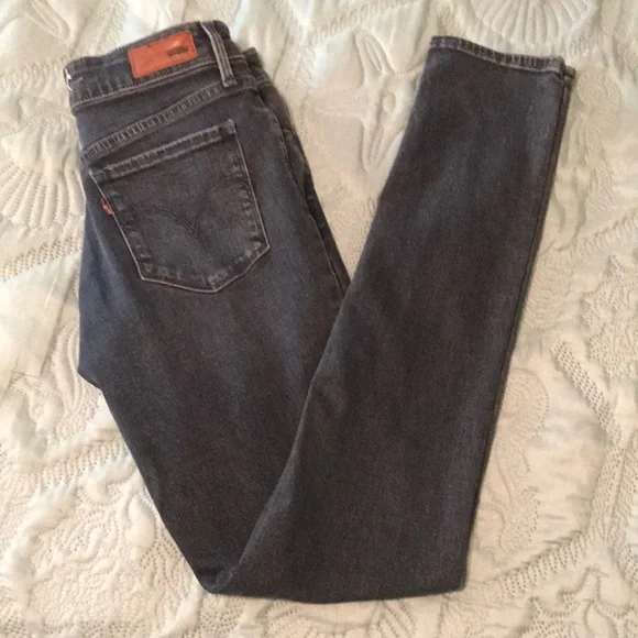 ❤️(82) Ladies vintage Levi’s size 25x 32, Demi curve super stretchy skinny jeans - Picture 1 of 11